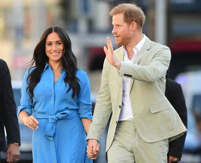 Vợ chồng Meghan Markle dính nghi án sắp bị loại khỏi gia đình Hoàng gia Anh bởi một loạt chi tiết bất thường - Ảnh 2.