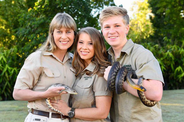 Ra tay cứu chữa hàng nghìn con vật trong thảm họa cháy rừng Úc, gia đình thợ săn cá sấu lừng danh được dư luận hết lời tán dương - Ảnh 1.