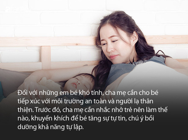 Nửa đêm tỉnh giấc, bé gái 11 tháng tuổi có hành động khiến mẹ vô cùng cảm động - Ảnh 4.