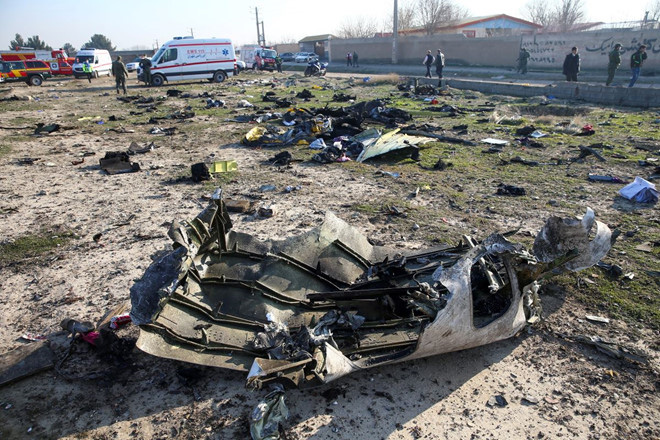 Chuyên gia hé lộ điểm bất thường trong vụ rơi máy bay chết 176 người ở Iran - Ảnh 2.
