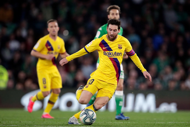 Messi lập hat-trick kiến tạo, Barcelona ngược dòng hú vía trong trận cầu có tới 2 thẻ đỏ - Ảnh 1.