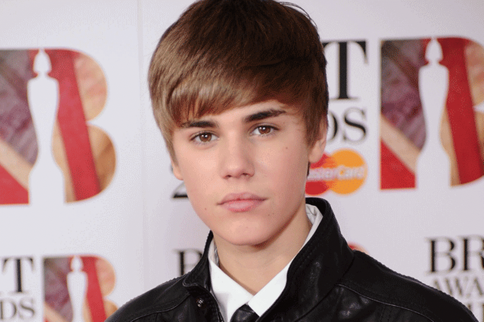 Tuổi 26 sống cùng bệnh tật của Justin Bieber: Đứa trẻ tài năng bị ép trưởng thành sớm và tình yêu đầy day dứt mang tên Selena Gomez - Ảnh 3.