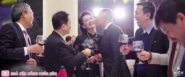 Phát hiện ra soái ca đáng yêu không kém gì chú rể trong đám cưới Duy Mạnh - Quỳnh Anh qua khoảnh khắc đắt giá - Ảnh 2.