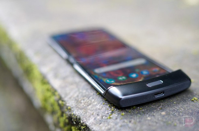Motorola Razr: “Chiếc điện thoại khó chịu nhất mà tôi từng sử dụng” - Ảnh 2.