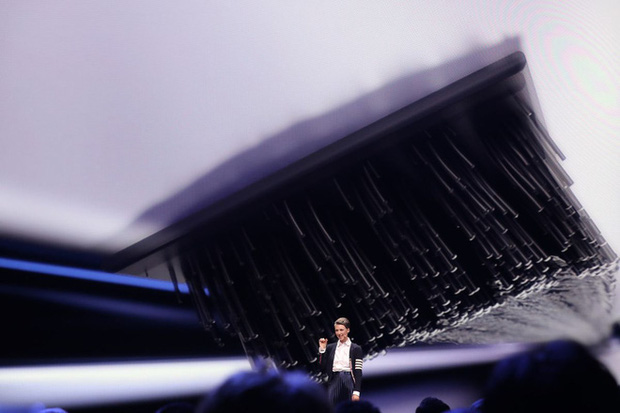 Samsung đã thiết kế một cái “bẫy bụi” đặc biệt cho Galaxy Z Flip, khẳng định bền hơn gấp nhiều lần Galaxy Fold - Ảnh 2.