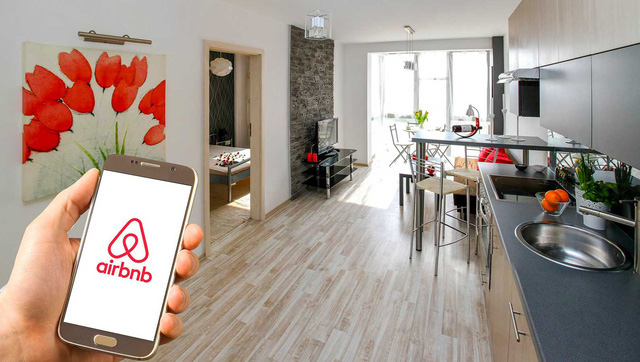 Kỳ lân Airbnb tiếp tục báo cáo thua lỗ hàng trăm triệu USD - Ảnh 2.