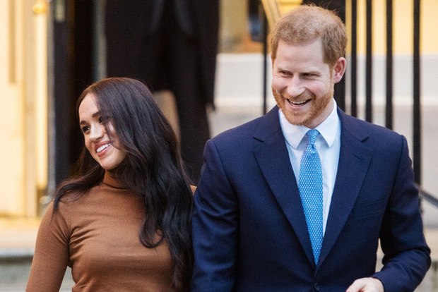 Cú sốc hoàng gia: Vợ chồng Meghan Markle sa thải 15 nhân viên ở Anh, đóng cửa văn phòng tại Cung điện Buckingham - Ảnh 1.