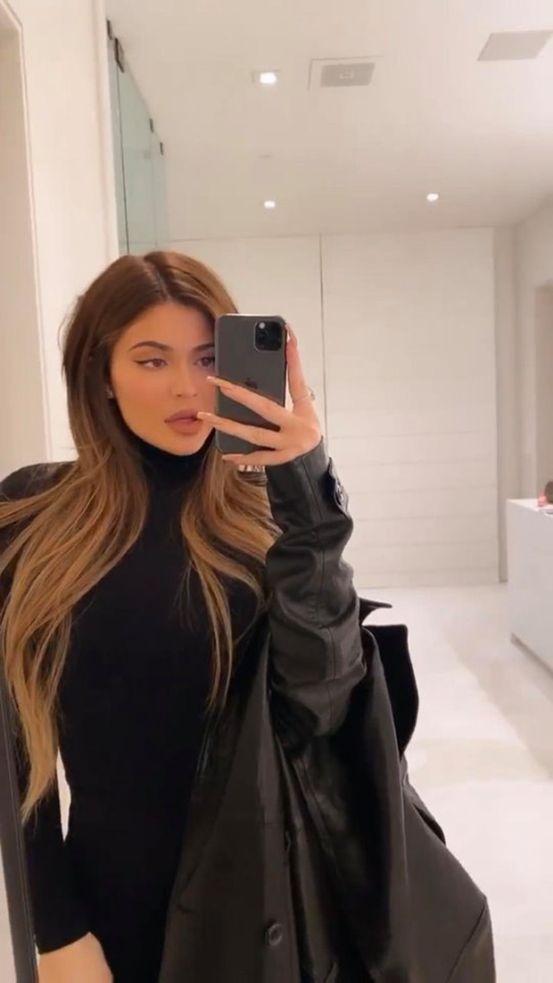 Nữ tỷ phú sexy nhất Hollywood Kylie Jenner lột xác khác lạ với mái tóc mới: Đã xinh đẹp giờ càng thăng hạng chóng mặt! - Ảnh 2.