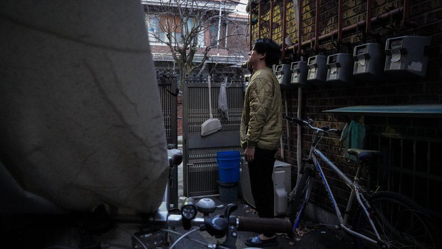 Nhà bán ngầm ở Seoul: Nơi người trẻ khom lưng mà sống, ‘mùi của cái nghèo’ rõ nhất vào hè nhưng họ vẫn từ chối biến thành ‘ký sinh trùng’ - Ảnh 6.