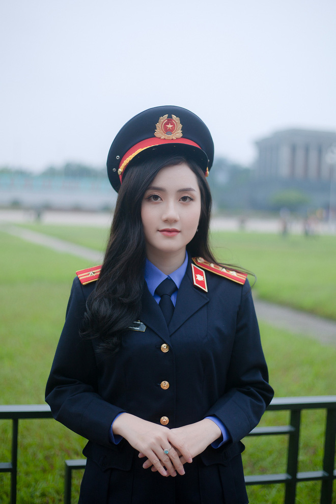 Nữ sinh ĐH Kiểm sát Hà Nội gây thương nhớ với bộ ảnh đồng phục ngành, nhìn phát yêu luôn - Ảnh 2.