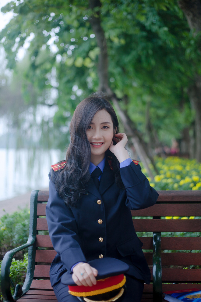 Nữ sinh ĐH Kiểm sát Hà Nội gây thương nhớ với bộ ảnh đồng phục ngành, nhìn phát yêu luôn - Ảnh 6.