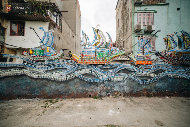 Chùm ảnh: Khi bãi tập kết rác ven sông Hồng trở thành 16 tác phẩm nghệ thuật đương đại - Ảnh 2.