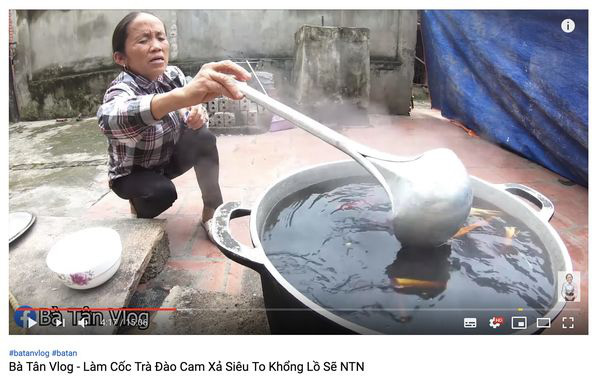 Con trai bà Tân Vlog bị dân mạng ném đá thẳng tay khi cắn dở đồ ăn rồi lại cho vào nồi nấu mời mọi người - Ảnh 6.