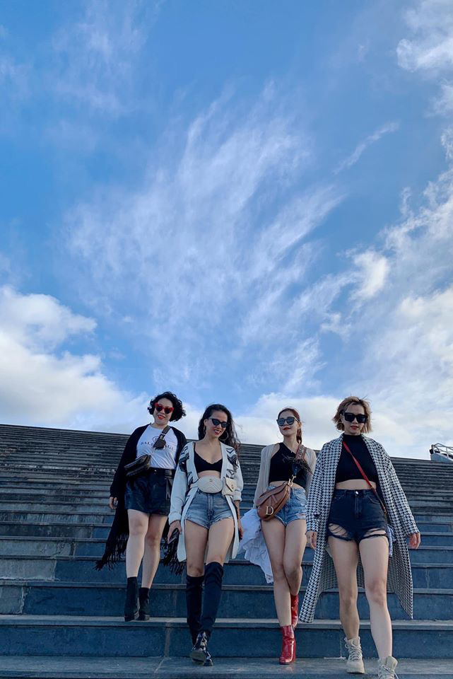 Vẻ gợi cảm của người phụ nữ U40 khiến Chi Pu ngưỡng mộ - Ảnh 9. Vẻ gợi cảm của người phụ nữ U40 khiến Chi Pu ngưỡng mộ - Ảnh 9.