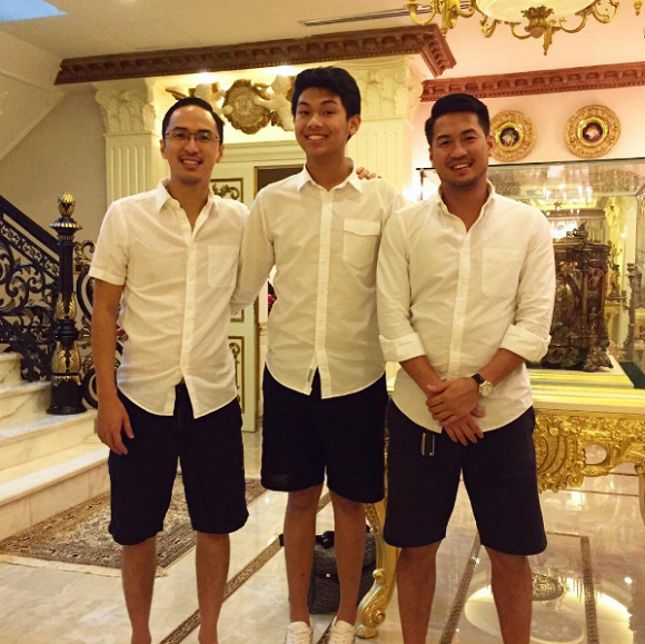 Hình ảnh hiếm hoi thời bé của anh em Louis Nguyễn - Phillip Nguyễn được công bố khiến dân tình trầm trồ vẻ soái ca từ nhỏ - Ảnh 2.