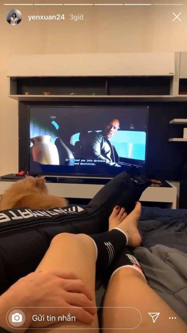 Yến Xuân khoe ảnh ngồi trên giường cùng bạn trai, dân mạng soi ra ngay chính là Văn Lâm - Ảnh 1. Yến Xuân khoe ảnh ngồi trên giường cùng bạn trai, dân mạng soi ra ngay chính là Văn Lâm - Ảnh 1.