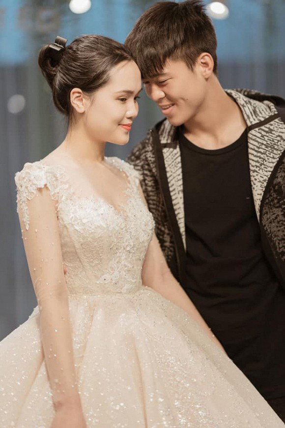 Quỳnh Anh hé lộ chiếc váy cưới tuyệt đẹp được thiết kế riêng trước ngày lên xe hoa với Duy Mạnh - Ảnh 2.