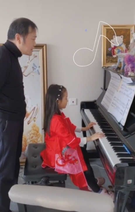 Sau vụ ly hôn chấn động với Giả Nãi Lượng, cuộc sống của hai mẹ con Lý Tiểu Lộ - Điềm Hinh ra sao? - Ảnh 3.