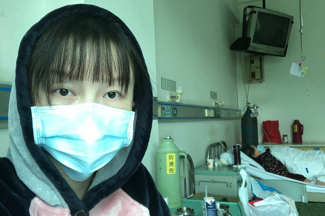 Xót xa cô gái trở về Vũ Hán thăm mẹ mắc bệnh ung thư rồi bị chẩn đoán nhiễm virus corona cùng bố, gia đình mỗi người một nơi trong bệnh viện - Ảnh 4.