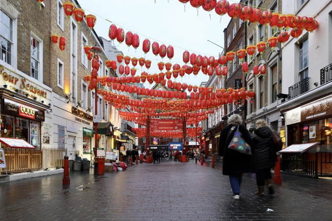 Đâu chỉ có Trung Quốc, cộng đồng người Hoa ở Anh cũng chật vật trước dịch viêm phổi Vũ Hán bùng phát: Đường phố vắng hoe và bị xa lánh - Ảnh 4.