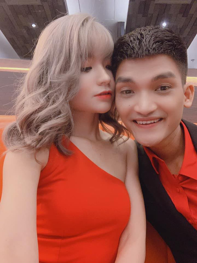 Chúc mừng Duy Mạnh kết hôn, Mạc Văn Khoa và bạn gái trót làm lộ luôn thông tin đám cưới với thời gian cụ thể? - Ảnh 4. Chúc mừng Duy Mạnh kết hôn, Mạc Văn Khoa và bạn gái trót làm lộ luôn thông tin đám cưới với thời gian cụ thể? - Ảnh 4.