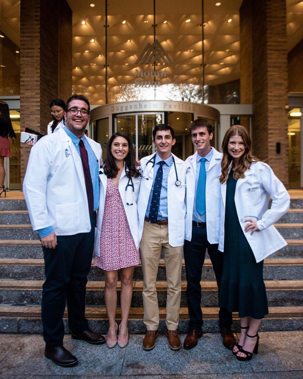 Không nến, không hoa hồng, ái nữ của tỷ phú Bill Gates được bạn trai cầu hôn giản dị giữa trời tuyết trắng xóa khiến bao cô gái phải ngưỡng mộ - Ảnh 7. Không nến, không hoa hồng, ái nữ của tỷ phú Bill Gates được bạn trai cầu hôn giản dị giữa trời tuyết trắng xóa khiến bao cô gái phải ngưỡng mộ - Ảnh 7.