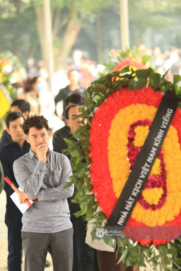 Xuân Bắc, Thanh Lam cùng dàn nghệ sĩ Việt không giấu được nỗi buồn, bật khóc trong tang lễ NSƯT Vũ Mạnh Dũng - Ảnh 6.