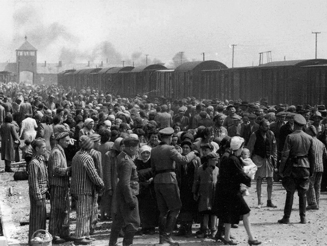 Vụ vượt ngục thần kỳ của nhóm tù nhân trại Auschwitz - Ảnh 1.