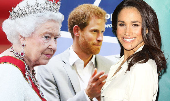 Tiết lộ mới gây sốc: Vợ chồng Meghan Markle có thể quay trở về hoàng gia Anh, khôi phục lại tất cả vì sự nhân nhượng của Nữ hoàng Anh - Ảnh 1.