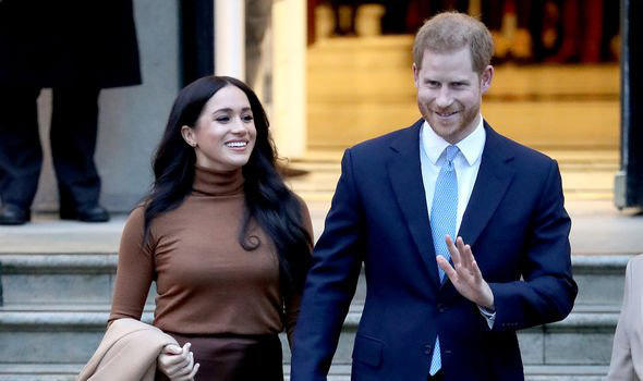 Sau lời cấm đoán của Nữ hoàng, Meghan Markle kêu than với bạn bè và buông lời thách thức hoàng gia Anh - Ảnh 3.