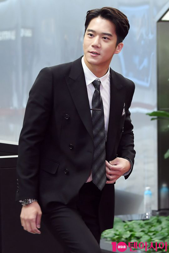 “Anh trai” của Hyun Bin: Sở hữu ngoại hình cực phẩm, học lực thuộc hàng khủng nhưng lại mắc bệnh nhát gái - Ảnh 16.