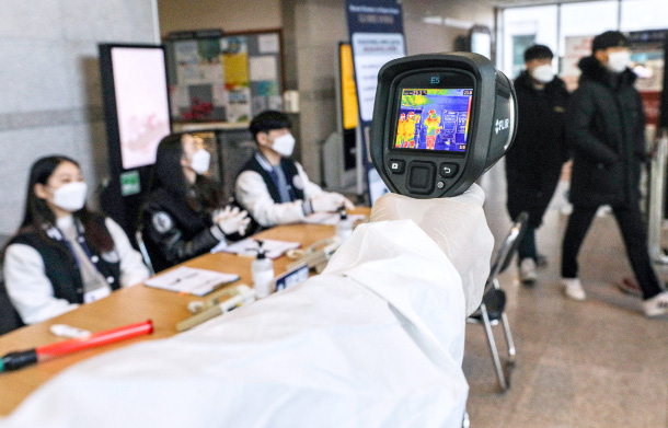 Toàn bộ hành trình đi lan truyền virus của Bệnh nhân 31 siêu lây nhiễm ở Hàn Quốc, cư dân mạng bất bình gọi là bà cứng đầu - Ảnh 3.