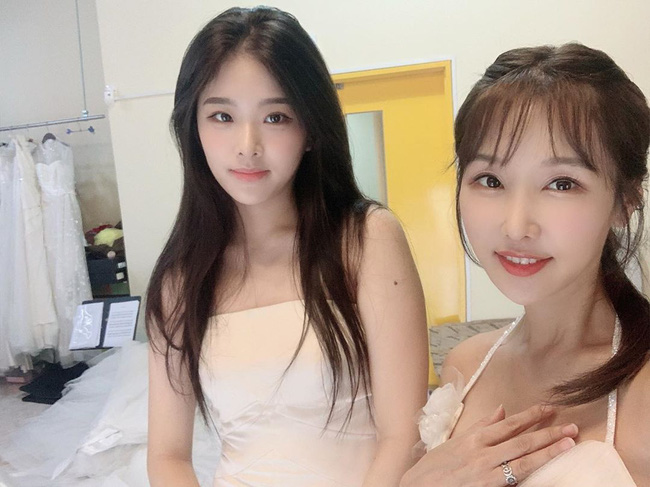 3 cặp mẹ con châu Á trẻ đẹp khiến ai cũng nhầm là chị em, đại diện Việt Nam là nhân vật sừng sỏ nổi tiếng mạng xã hội - Ảnh 5.