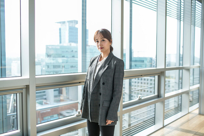 Hàn Quốc bị ám ảnh nhan sắc nhưng phụ nữ nước này giờ chạy theo phong trào Escape the Corset: Không trang điểm, chấp nhận sống thật với diện mạo bẩm sinh - Ảnh 9.