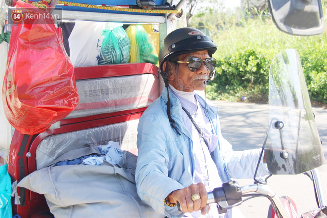 Chuyện cụ ông Sài Gòn mỗi ngày chạy xe 50km bán quần áo giá... 0 đồng - Ảnh 14.
