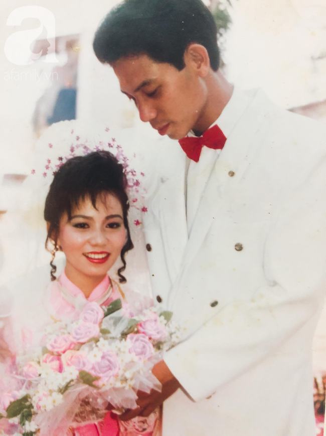 Người đàn ông Hà Nội mê đắm cô gái Sài Gòn 16 tuổi trong chuyến công tác mà nên vợ nên chồng, 26 năm bên nhau vẫn hạnh phúc nhờ bí quyết: Tất cả tài sản trong tay vợ - Ảnh 3.