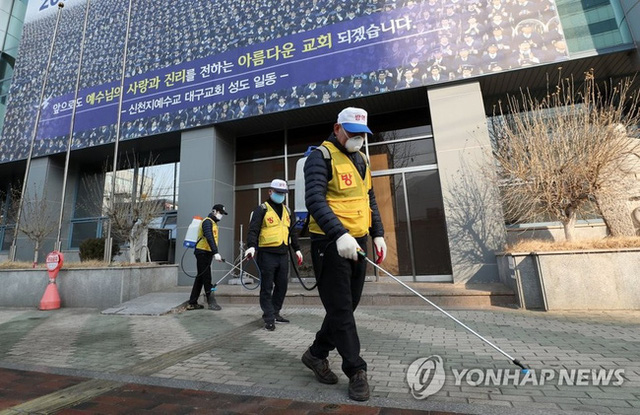 Bệnh nhân siêu lây nhiễm ở Hàn Quốc lần đầu tiên lên tiếng sau khi khiến hơn 9.000 tín đồ Shincheonji có nguy cơ nhiễm Covid-19 - Ảnh 2.