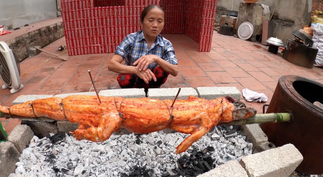 Sau lần ăn một mình một con cá sấu, bà Tân Vlog quyết định nướng hẳn một con siêu to khổng lồ để mời mọi người nhưng chỉ có vài đứa cháu đến - Ảnh 5.