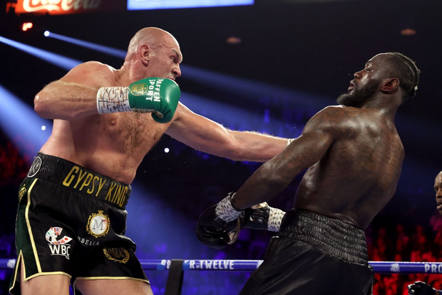 Hủy diệt không thương tiếc nhà vô địch bất bại, người khổng lồ cao 2m06 Tyson Fury giành đai thế giới trong màn so tài được cả làng boxing chờ đợi - Ảnh 6.