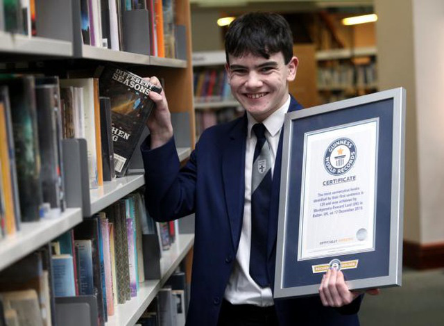 Nhớ được 129 cuốn sách chỉ nhờ vào câu đầu tiên, nam sinh 14 tuổi lập kỷ lục Guinness - Ảnh 1.