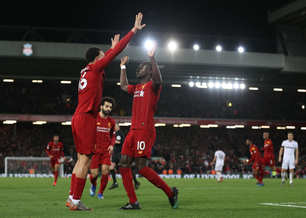 Liverpool lập 2 kỷ lục nhưng cũng hết cơ hội san bằng một kỷ lục khác sau chiến thắng hú vía trước đối thủ trong nhóm xuống hạng - Ảnh 3.