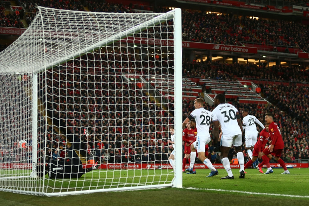 Liverpool lập 2 kỷ lục nhưng cũng hết cơ hội san bằng một kỷ lục khác sau chiến thắng hú vía trước đối thủ trong nhóm xuống hạng - Ảnh 6.