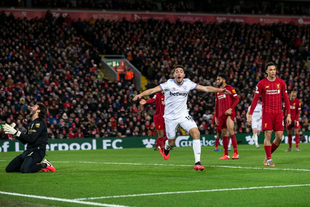 Liverpool lập 2 kỷ lục nhưng cũng hết cơ hội san bằng một kỷ lục khác sau chiến thắng hú vía trước đối thủ trong nhóm xuống hạng - Ảnh 7.