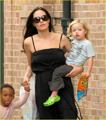Con gái đầu lòng của Angelina Jolie - Brad Pitt: Từ sợi dây kết nối tình yêu của Ông bà Smith cho tới khát khao được tìm thấy giới tính thật của cuộc đời - Ảnh 2.