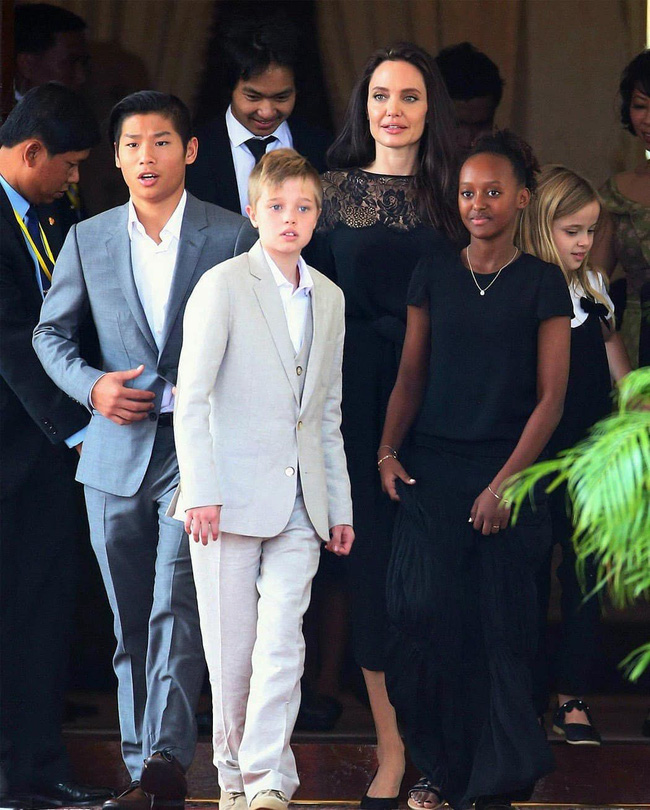 Con gái đầu lòng của Angelina Jolie - Brad Pitt: Từ sợi dây kết nối tình yêu của Ông bà Smith cho tới khát khao được tìm thấy giới tính thật của cuộc đời - Ảnh 7.