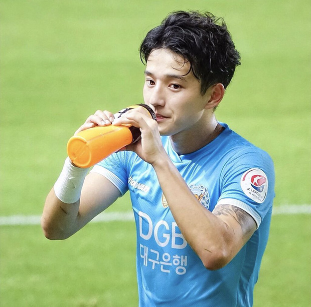 Cầu thủ đẹp trai nhất Hàn Quốc và cuộc sống ngột ngạt tại tâm dịch Daegu: Tôi sinh nhật trong cô đơn, ngày nào bố mẹ cũng gọi để chắc tôi còn khỏe - Ảnh 4.