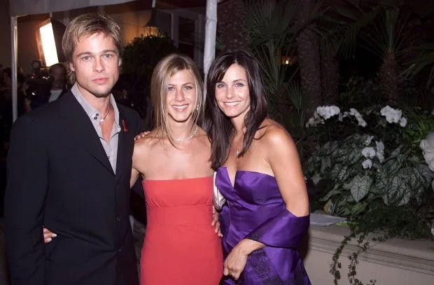 Mẹ Brad Pitt muốn con trai nhanh chóng làm lễ cưới với Jennifer Aniston một lần nữa? - Ảnh 1.