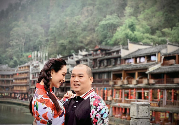 10 cặp vợ chồng Vbiz gắn kết hơn 1 thập kỷ: Chuyện tình Hà Tăng đẹp phim, Hồ Hoài Anh - Hương Giang xa để lại về với nhau - Ảnh 36.