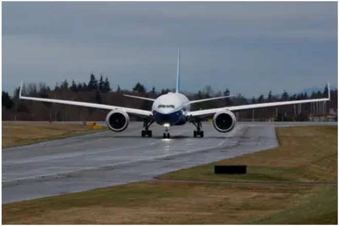 777X: flagship khổng lồ mới của Boeing vừa thực hiện thành công chuyến bay đầu tiên - Ảnh 9.