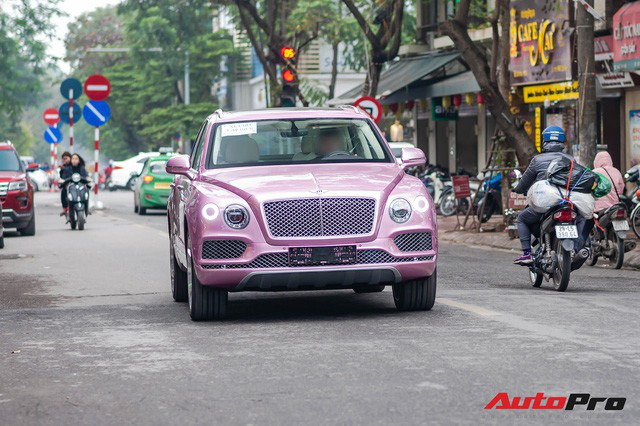 Cận cảnh Bentley Bentayga với ngoại thất độc nhất Việt Nam, tùy chọn có giá gần bằng 3 chiếc Honda SH - Ảnh 1.